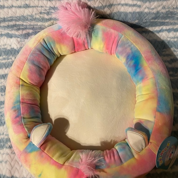 Esmeralda Squishmallows Pet Bed - Picture 2 of 4